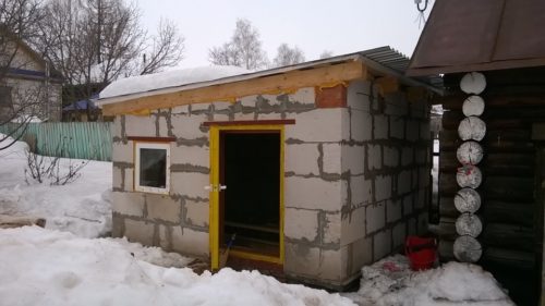 Зимовий курник з піноблоків своїми руками